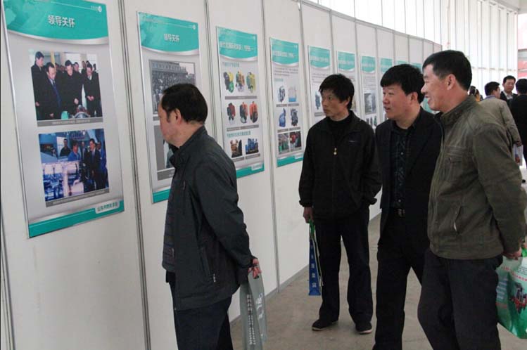 科普工作——山东内燃机学会在第9届制博会上展出内燃机科普展板